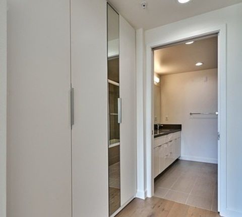 4th image of 105 S Mariposa Ave #504