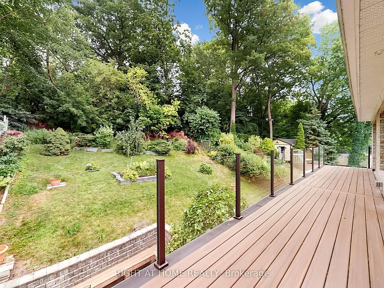 67 Bonnyview Dr — Photo 25