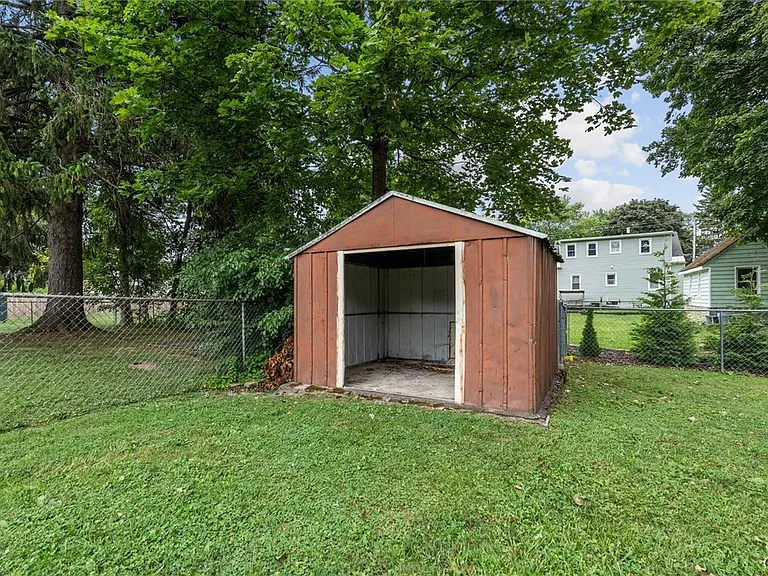 211 Windemere Rd — Photo 25