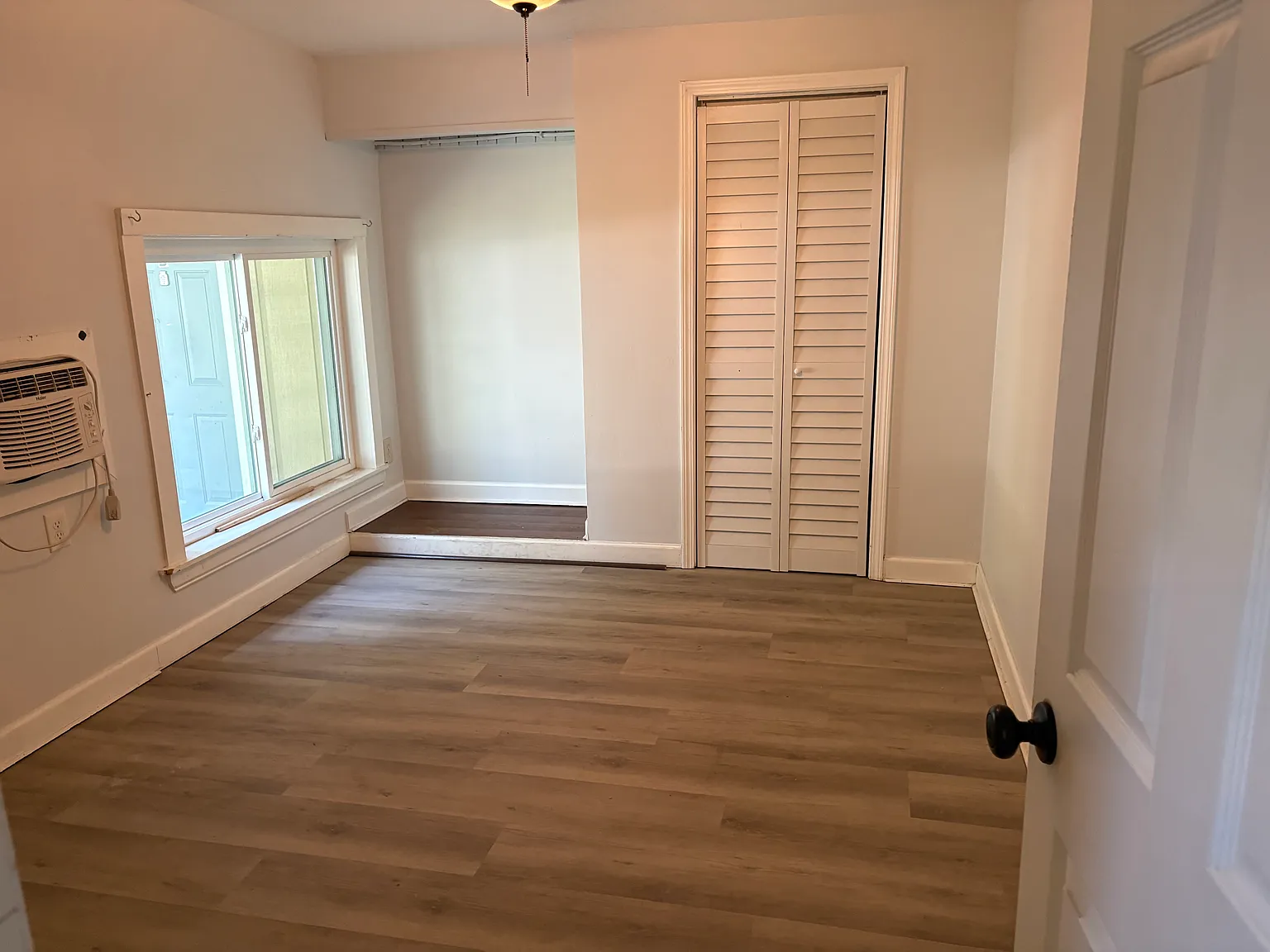 1 bed, 650 sqft, $1,050 — Photo 4