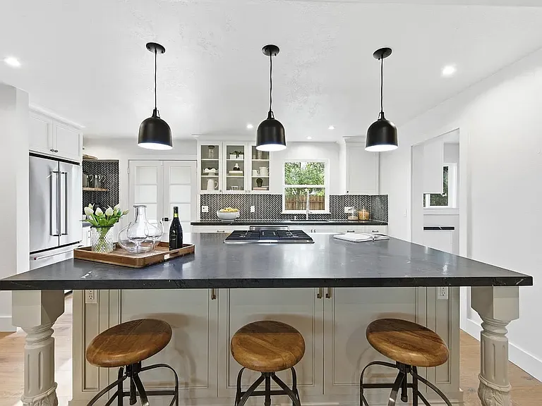 Large "Quartz" Island with Seating