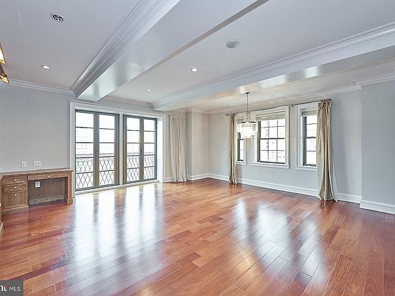 3rd image of 219-29 S 18th St #1406