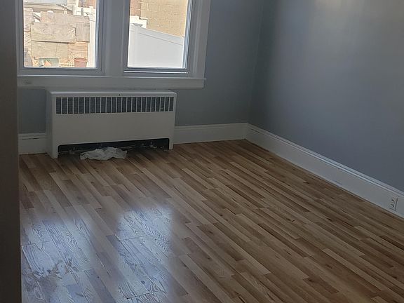 3rd image of 320 Virginia Ave APT 1R