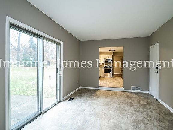 4th image of 1655 Barlow Rd