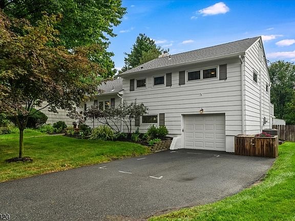 2nd image of 119 Squire Hill Rd