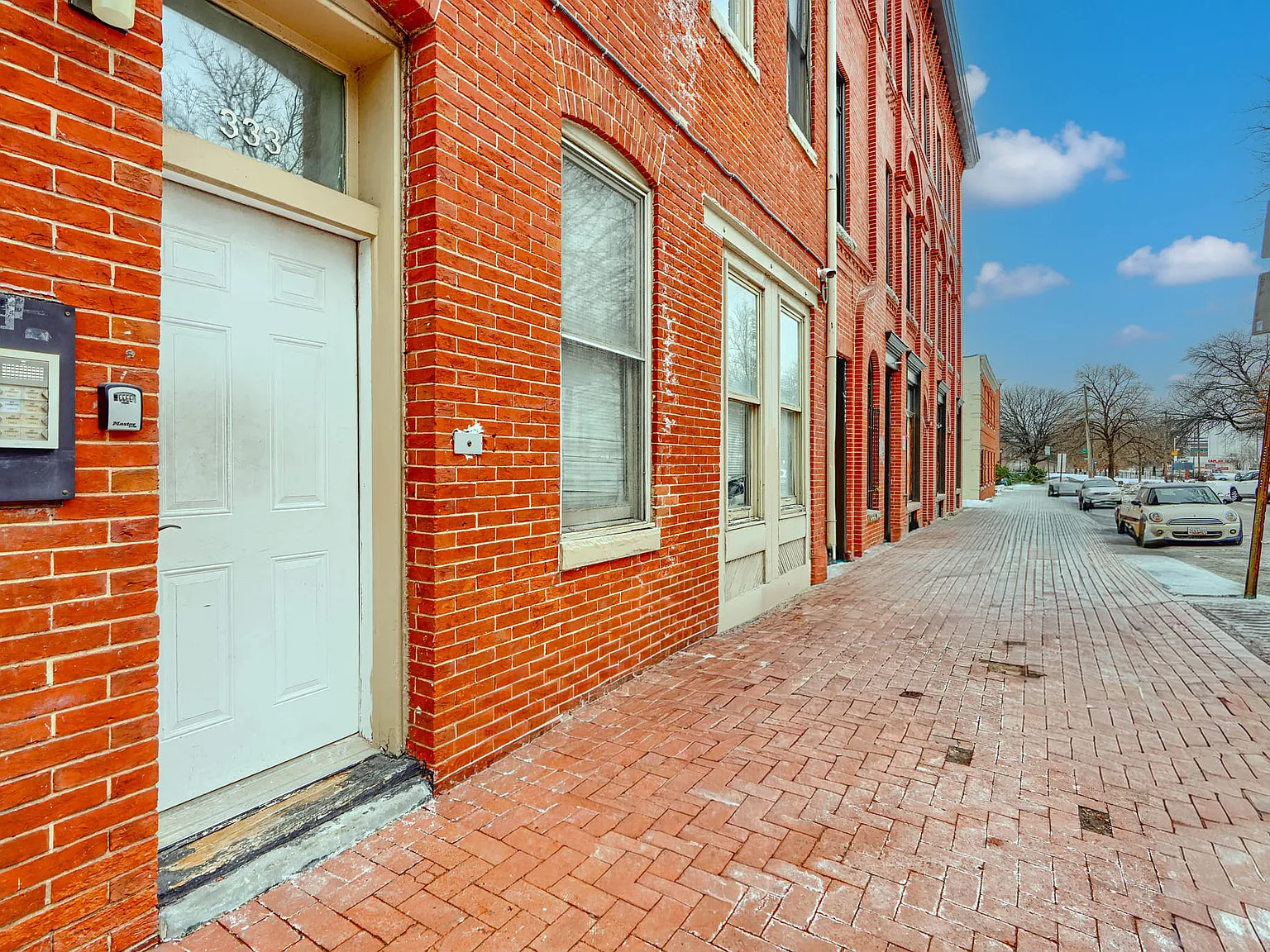 2 bed, 800 sqft, $1,600 — Photo 1