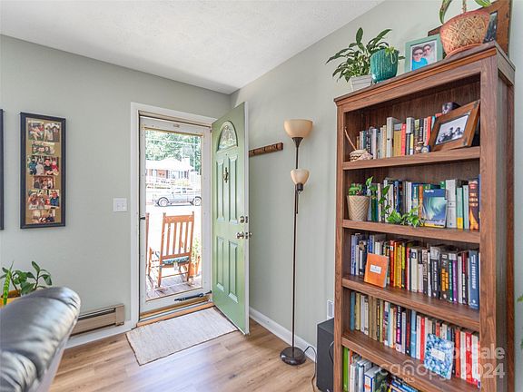 4th image of 44 Woodview Dr