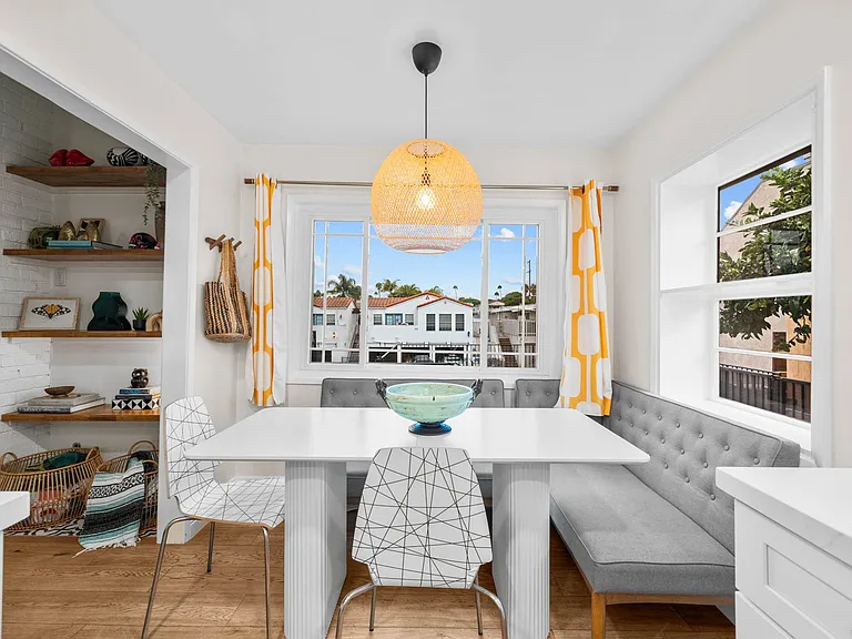 149 W Escalones — Photo 10