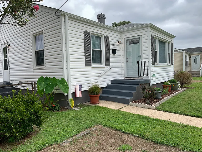 631 Willow Dr — Photo 1