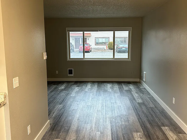 3437 Redwood Ave #14 — Photo 5