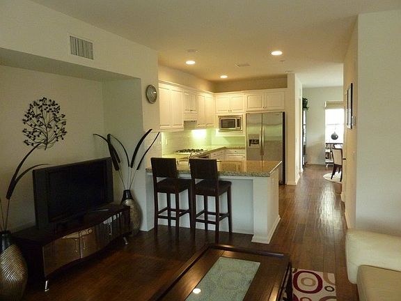 2nd image of 1800 Oak St Unit 111
