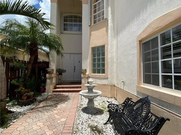 10747 NW 70th Ter, Doral, FL 33178