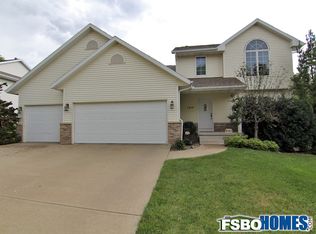 1313 Jackson Woods Ct NW, Cedar Rapids, IA 52405