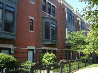 833 W College Pkwy, Chicago, IL