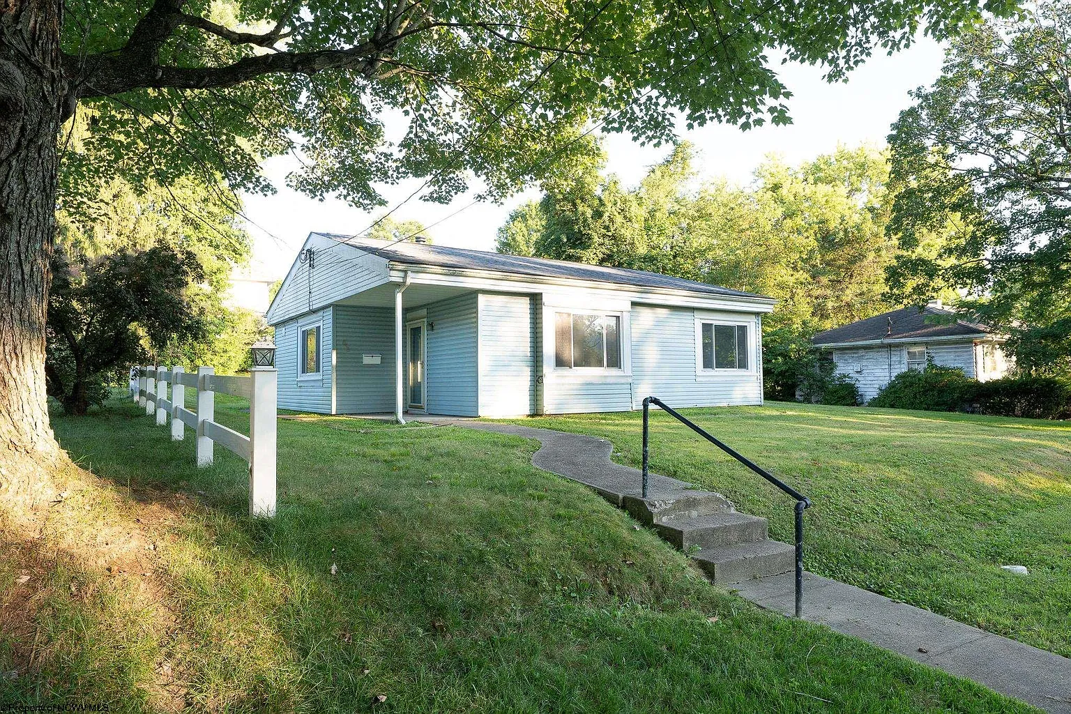 645 Callen Ave photo 1