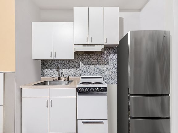 3rd image of 20 W 72nd St #1002B