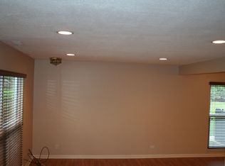 895 Wellington Ave #71, Elk Grove Village, IL 60007