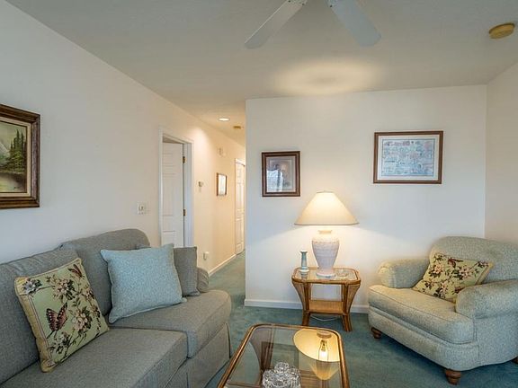5th image of 121 Emerald Dr