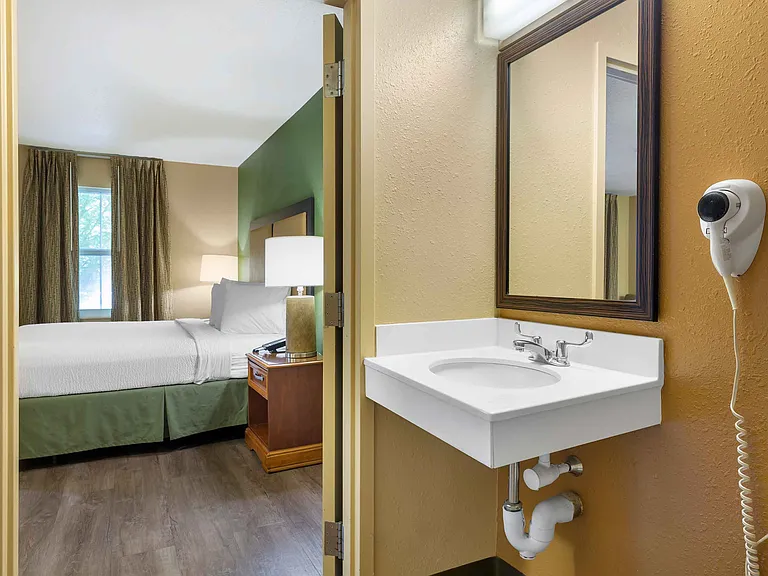 Deluxe Studio - 2 Full Beds