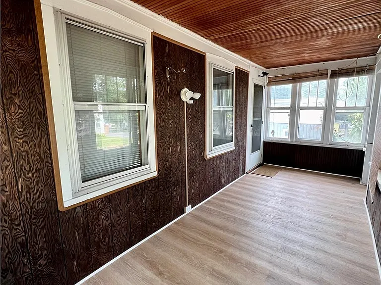 140 E Oneida St — Photo 5