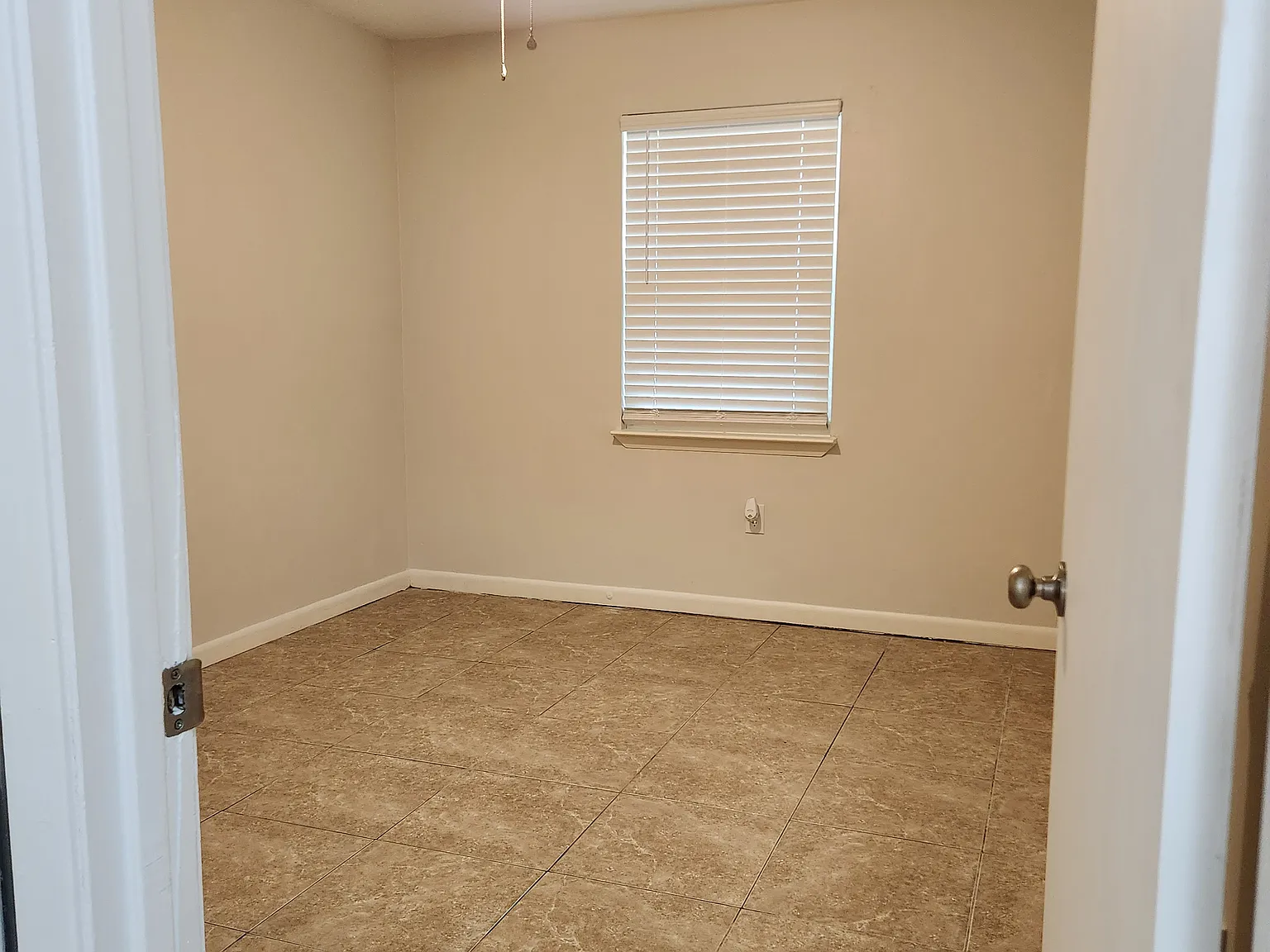 2 bed, 900 sqft, $1,500 — Photo 3