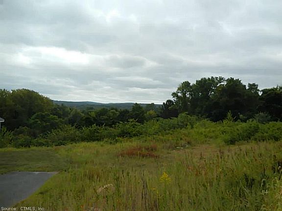 3rd image of 19 Esther Dr