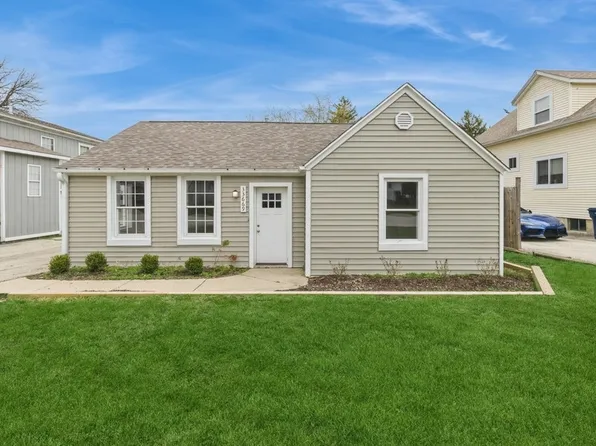 33669 N Forest Dr, Grayslake, IL 60030