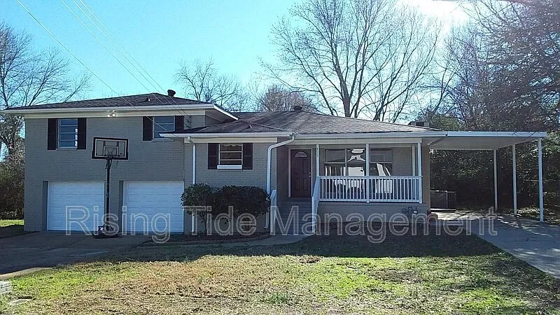 5 bed, 2.0 bath, 1952 sqft, $1,440 — Photo 1