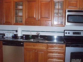 4th image of 521 Bernard St
