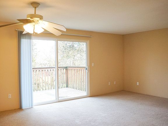 5th image of 2775 NE Division St #X