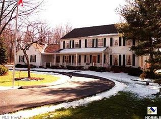 7635 Twin Lakes Trl, Chagrin Falls, OH 44022