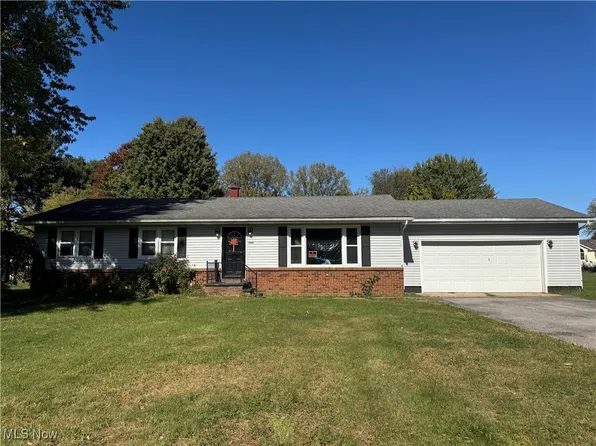 3241 S Forest Dr, Conneaut, OH 44030