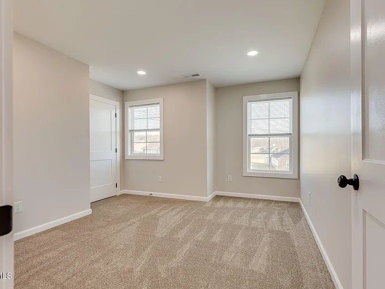 300 Robin Hood Ln — Photo 19