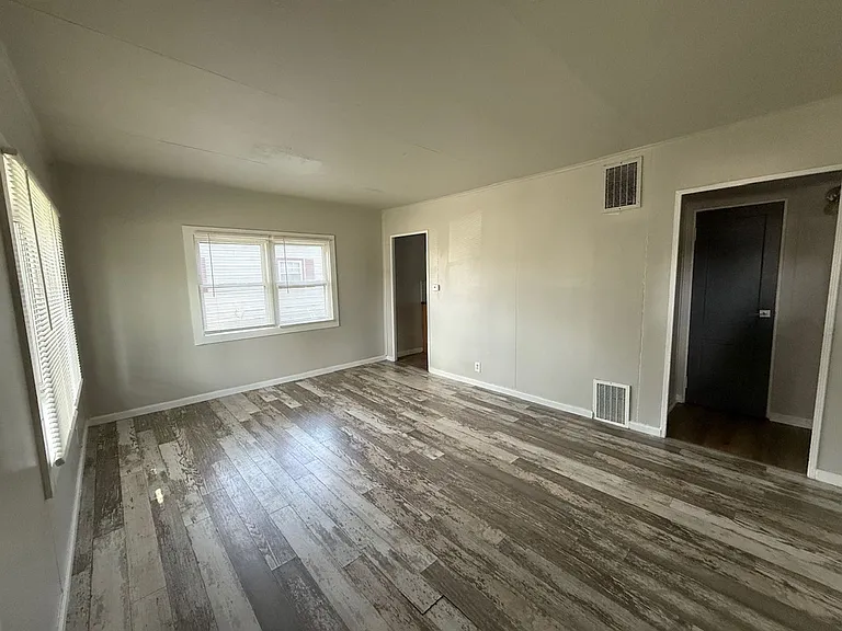 2237 Saint Paul St — Photo 6