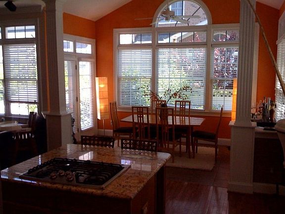 Eat-in kitchen area/sunroom
