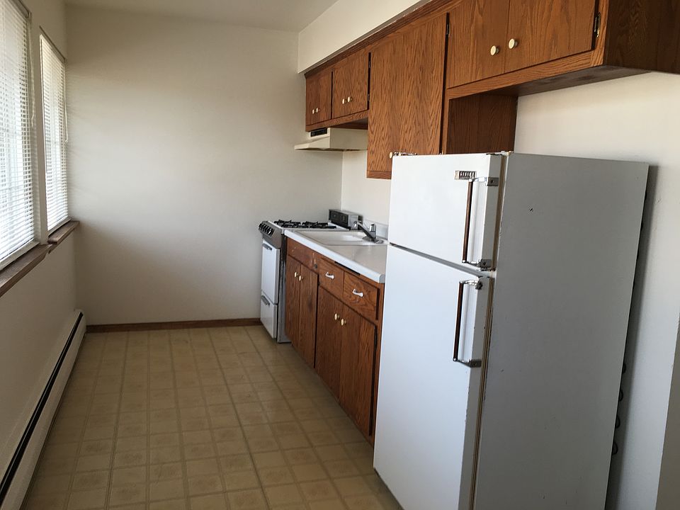2nd image of 645 S Green Bay Rd APT 20