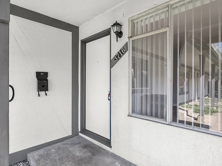 El Camino Duplexes — Photo 76