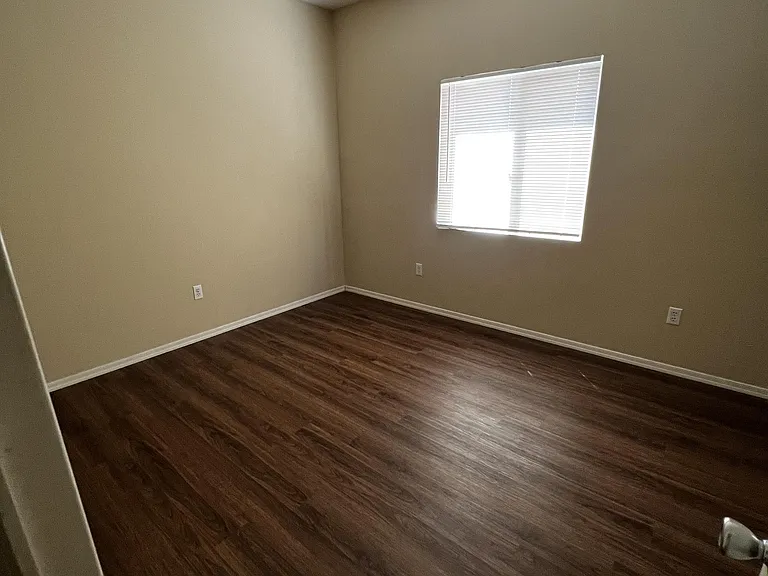768 W Calle Valenciana — Photo 8