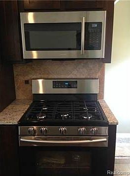 5th image of 23054 Recreation St