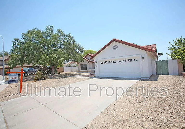 7719 W Dreyfus Dr — Photo 1