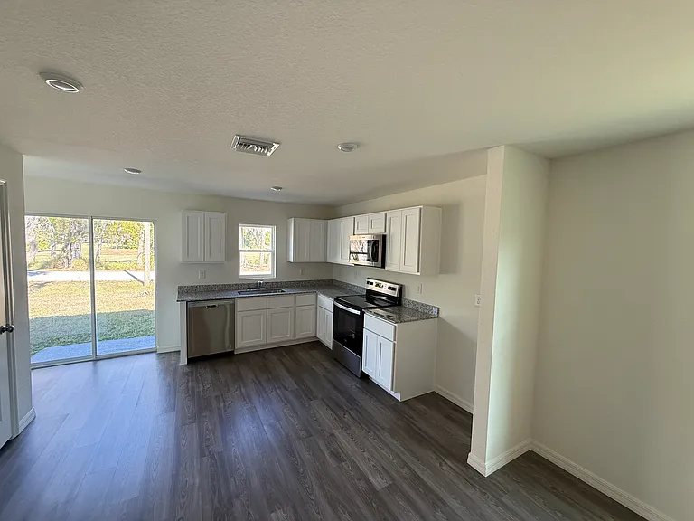 860 Friendship Cir — Photo 7