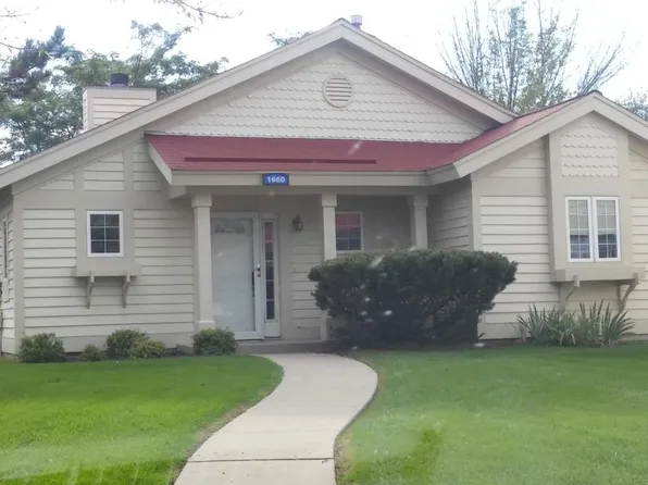 1660 Cottage Dr, Lake Geneva, WI 53147