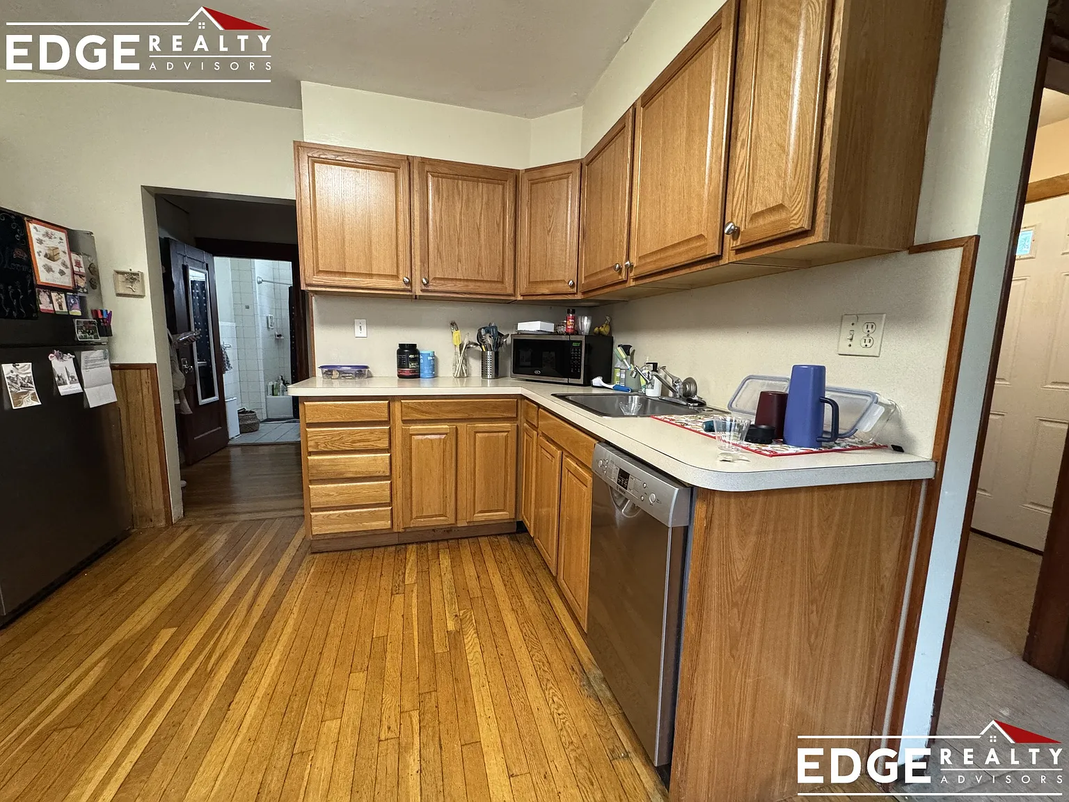 3 bed, 1200 sqft, $3,100 — Photo 2