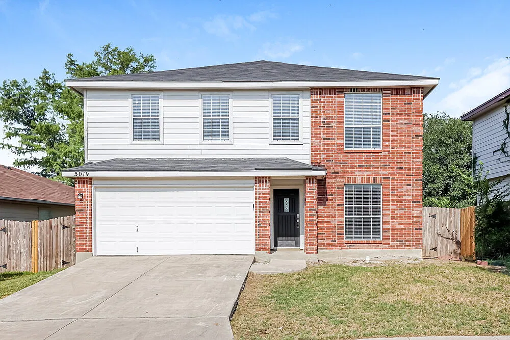4 bed, 2.5 bath, 2228 sqft, $2,640 — Photo 1