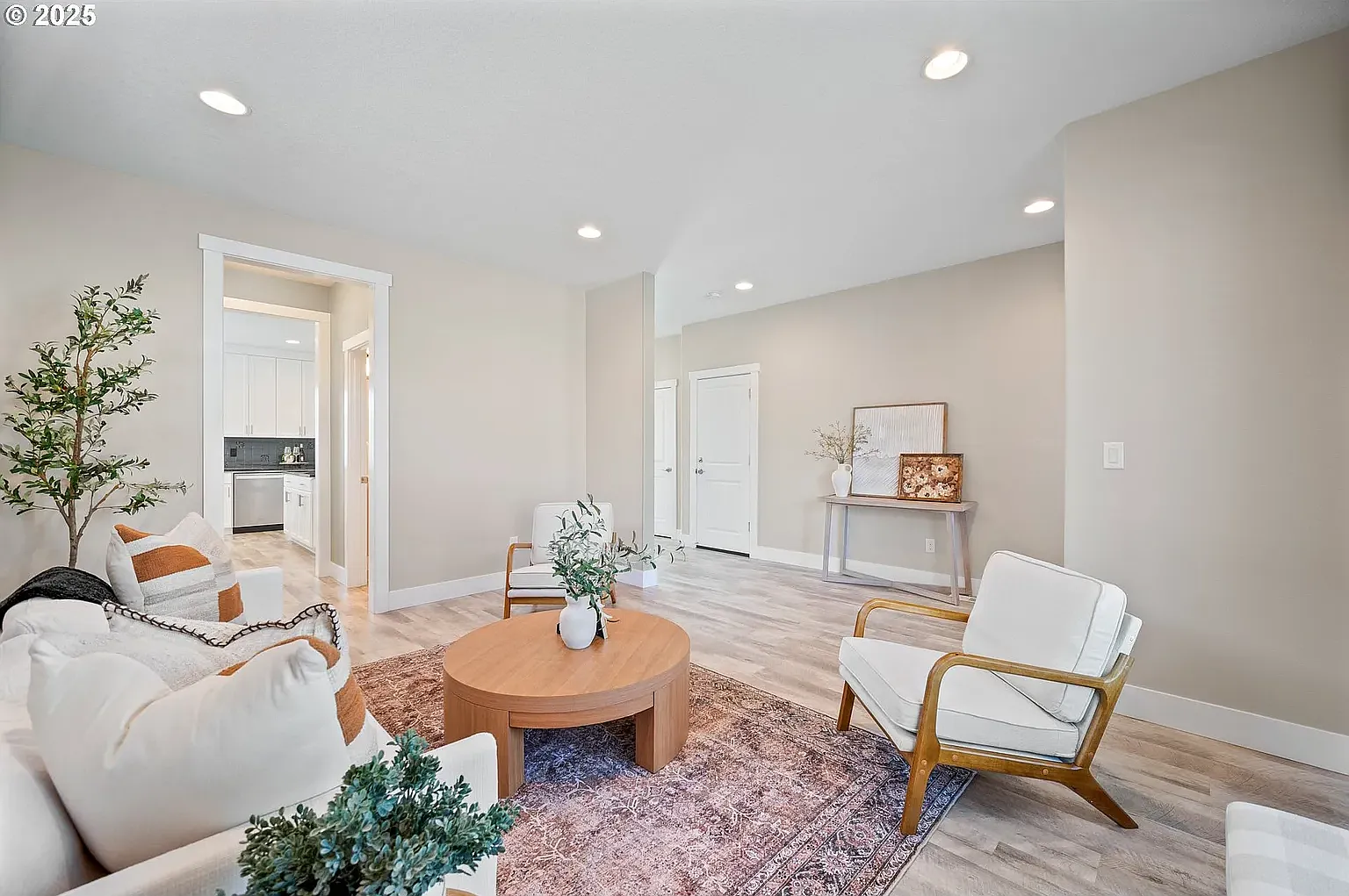 4 bed, 2650 sqft, $3,450 — Photo 4