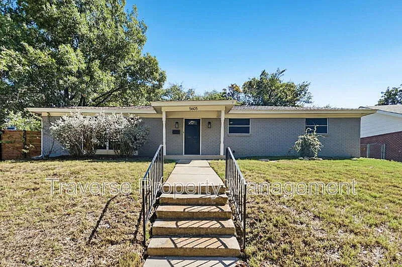 3 bed, 2.0 bath, 1994 sqft, $2,595 — Photo 1