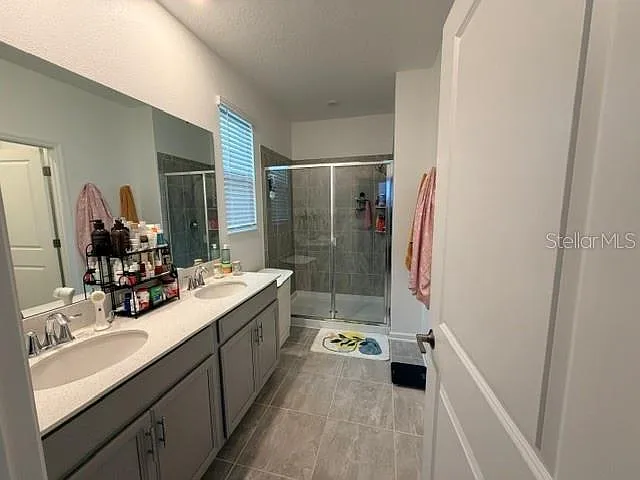 1704 Friendship Row — Photo 29