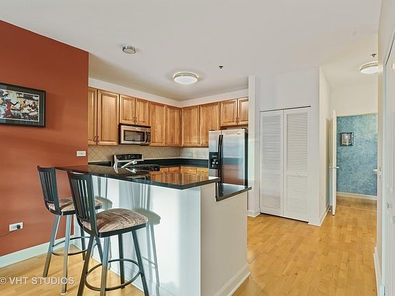 4th image of 1600 S Prairie Ave Unit 1600