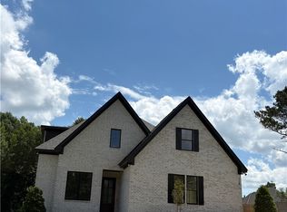 118 Coachmans Drs, Auburn, AL 36832