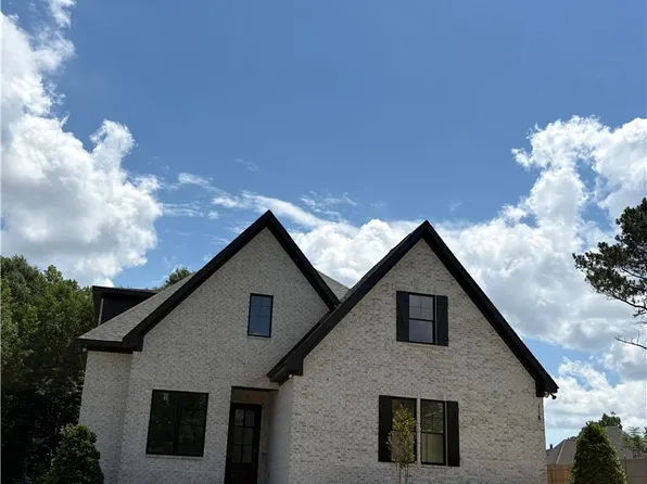 118 Coachmans Drs, Auburn, AL 36832